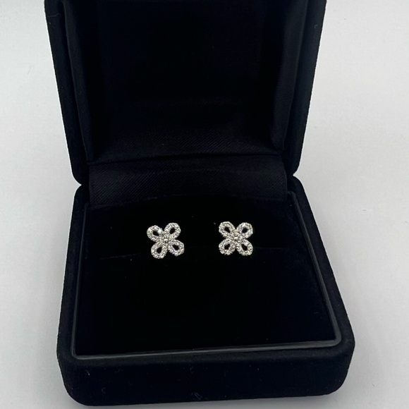 Flower Earrings with Natural Diamonds set in PT 900 - Picture 4 of 9